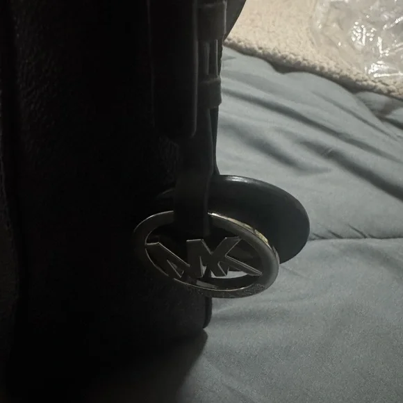 Michael Kors Black/Gray Crossbody EUC - Picture 3 of 4